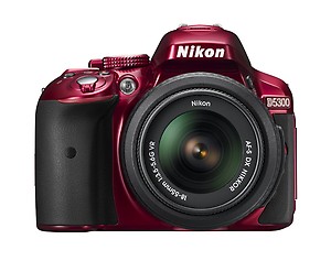 Nikon D5300 24.2MP Digital SLR Camera (Black) with 18-55mm VR II Kit Lens, 8GB Card and Camera Bag price in India.