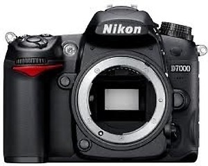 Nikon D7000 with (AF-S 18-105mm VR Lens) DSLR Camera (Black) Nikon D7000 Kit 16.2MP DSLR Camera Black price in India.