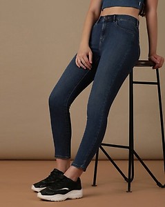 Wrangler Skinny Fit Jeans with 5-Pocket Styling