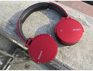 Sony On Ear Wireless With Mic Headphones/Earphones price in India.